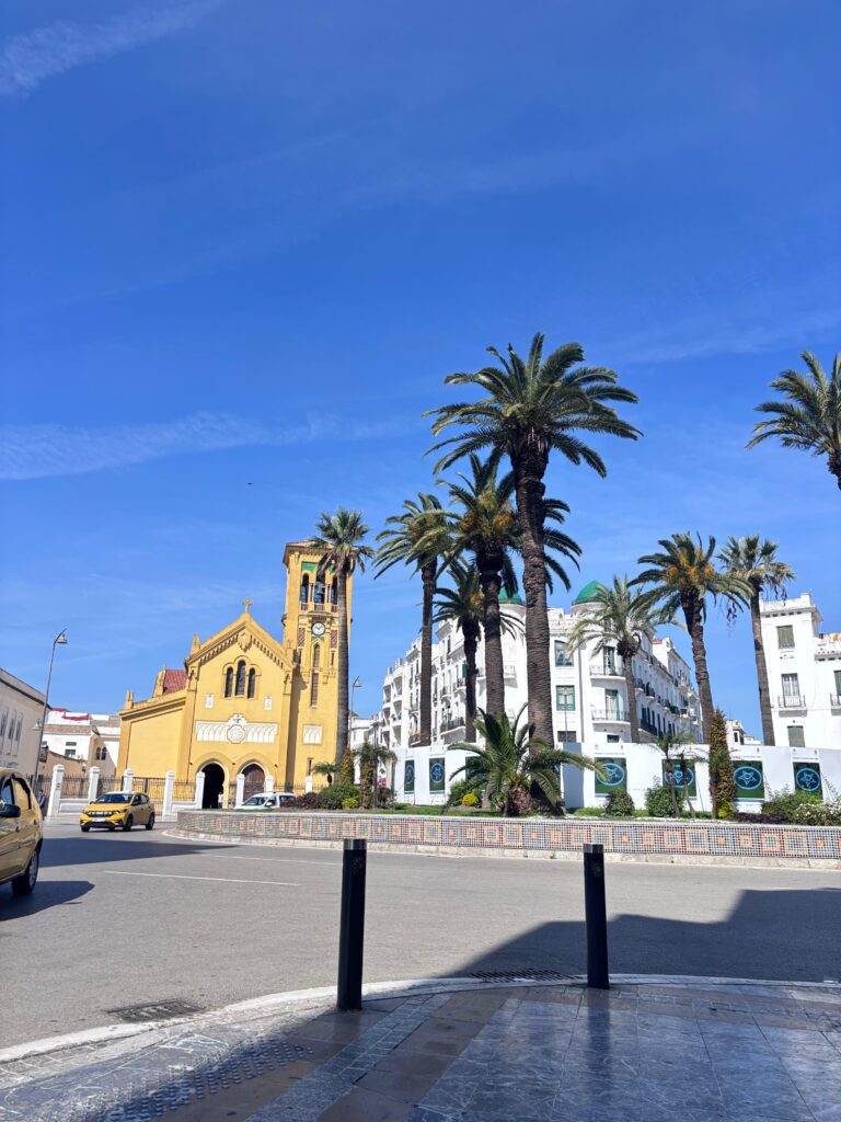 Ensanche español de Tetuán durante una visita guiada privada